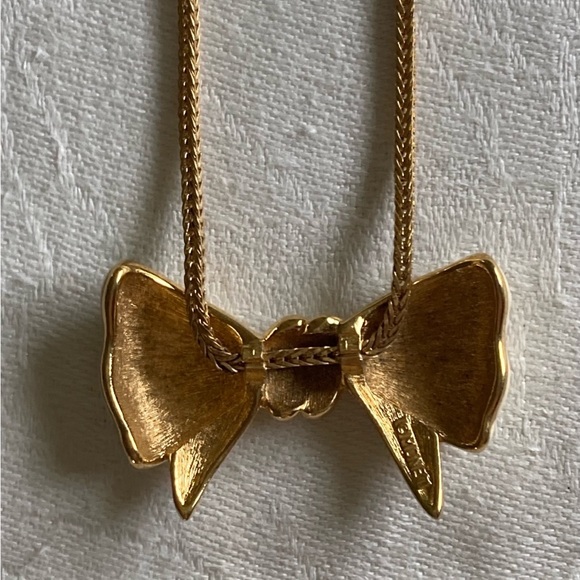 Vintage Monet Bow Pendant Necklace - Picture 2 of 4